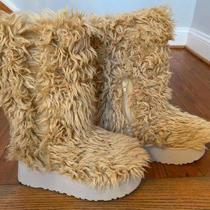NEW UGG FLUFF MOMMA SUGAR OAT FAUX FUR PLATFORM BOOTS SIZE US 7 WOMEN SOLD OUT